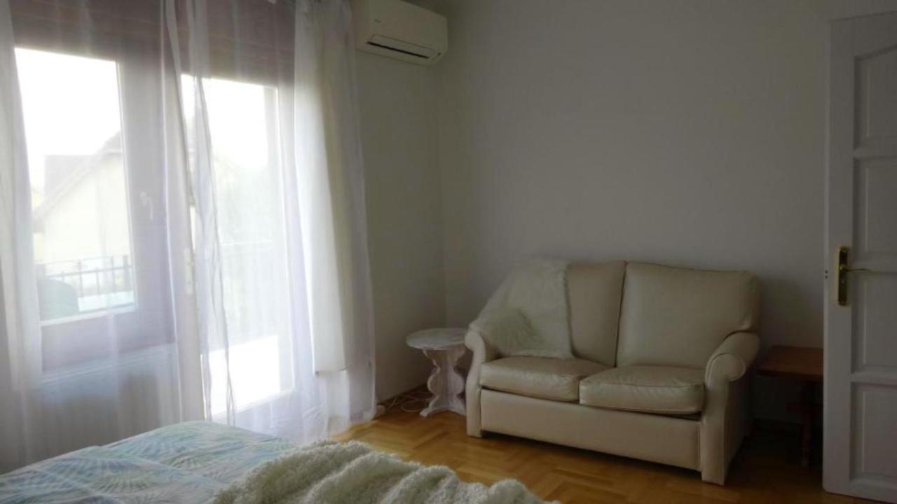 Laszlo Apartman Apartment Тихани Екстериор снимка