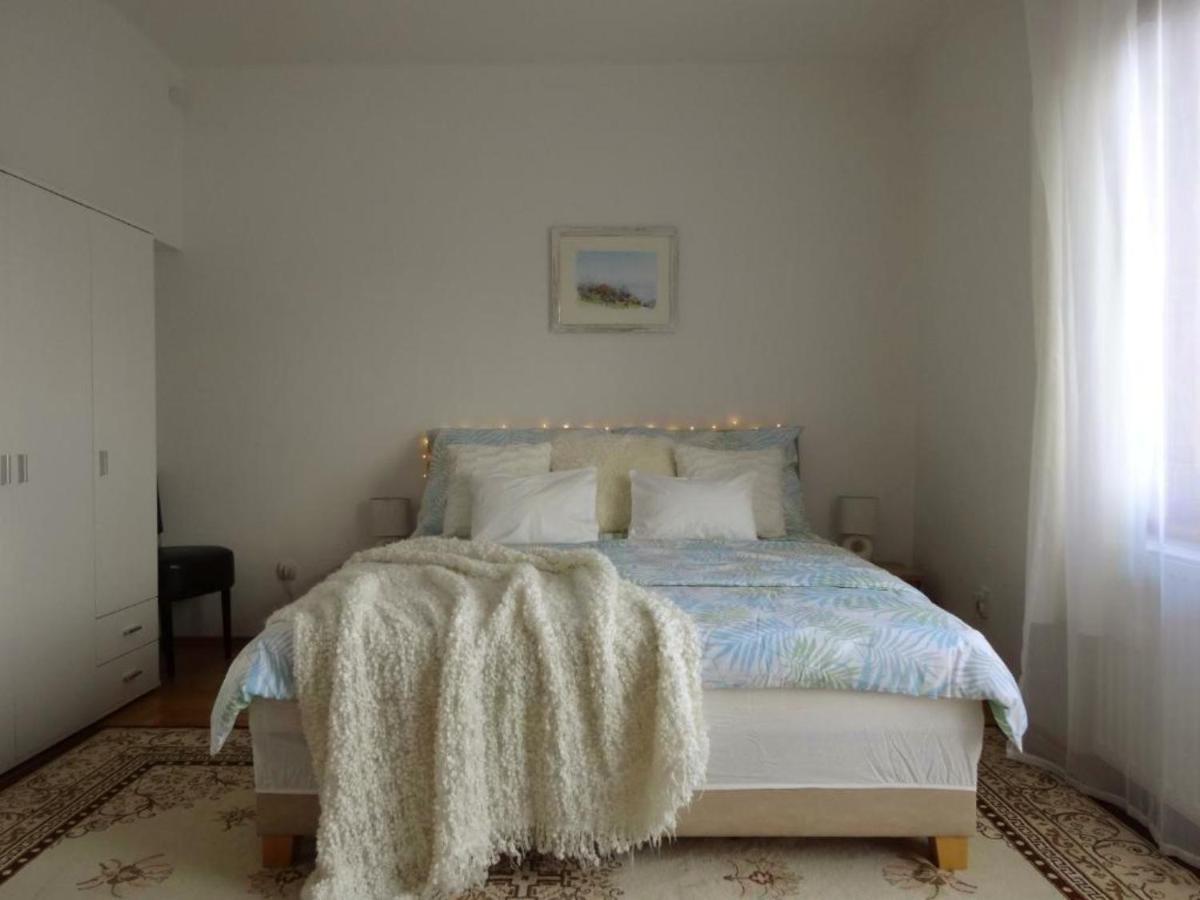 Laszlo Apartman Apartment Тихани Екстериор снимка
