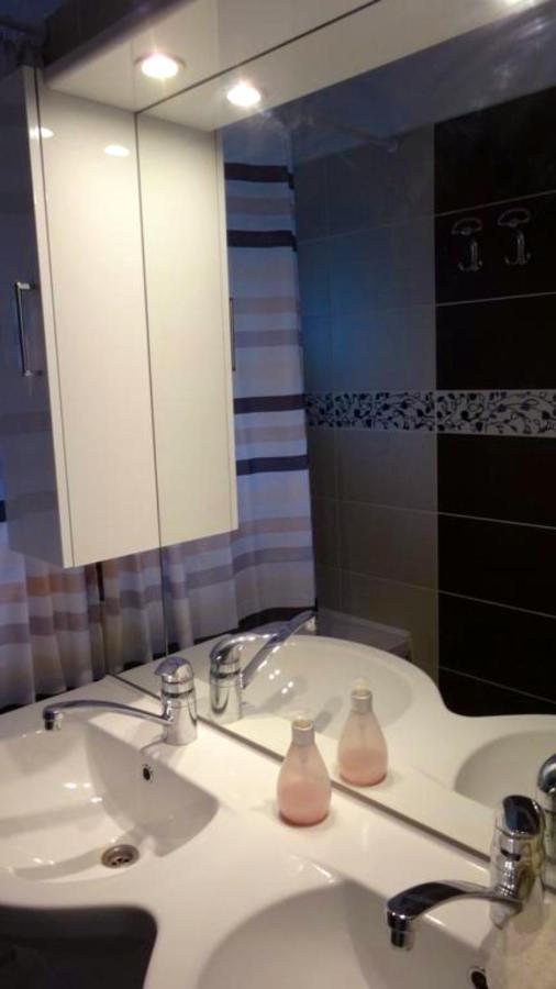 Laszlo Apartman Apartment Тихани Екстериор снимка