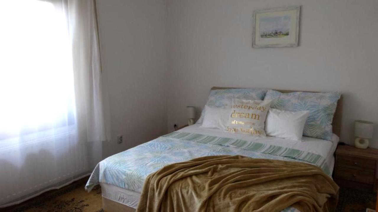 Laszlo Apartman Apartment Тихани Екстериор снимка