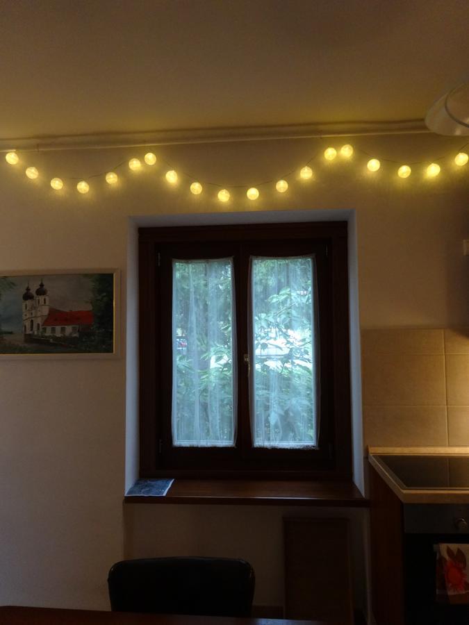 Laszlo Apartman Apartment Тихани Екстериор снимка
